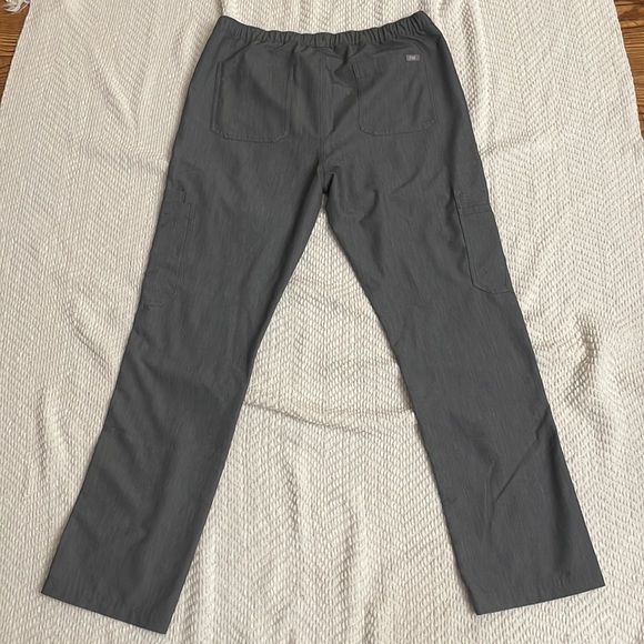 Men’s FIGS scrub pants - Picture 4 of 5
